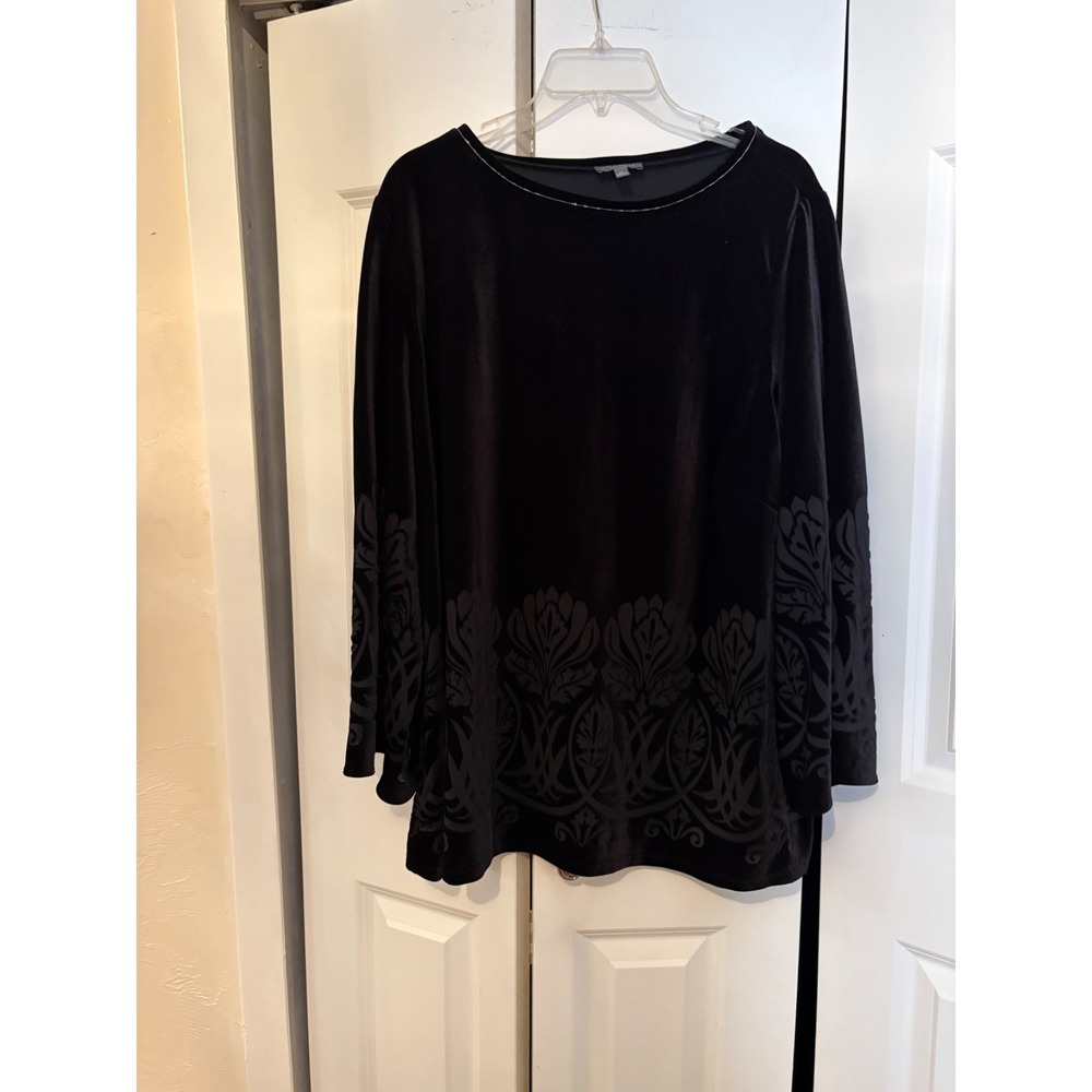 The‎ Limited Black Velvet Burnout Tunic with Bell Sleeves Style PLMGFH017KN09C